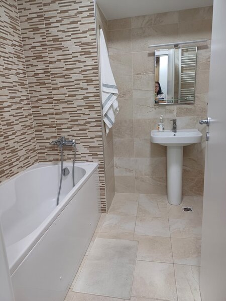 Drumul Taberei, Moghioros Rezidence,